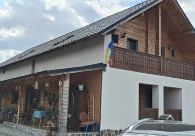 Grădina Lu’ Ion din Vișeu de Sus readuce farmecul Maramureșului autentic: tradiție vie, ospitalitate și liniște pentru turiști